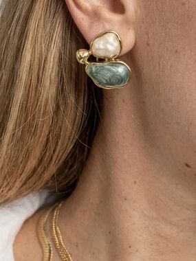Mother’s Day 🌺 Limited Edition French Bayard Green Pearl Enameled Earrings -